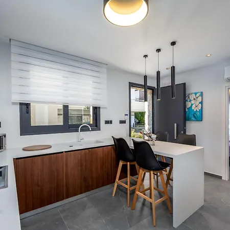 Lavender Luxury In Rhodes Apartmán